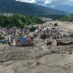 Riada en Nepal deja al menos 157 muertos y 403 desaparecidos
