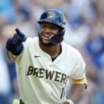 Luis Arráez vuelve a dominar el promedio de bateo y los hits en MLB